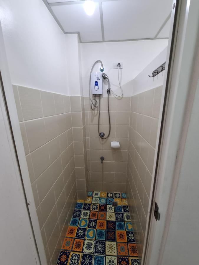 4 Pax Tagaytay Prime Staycation Wifi Netflix And Light Cooking Free Viewdeck タガイタイ エクステリア 写真